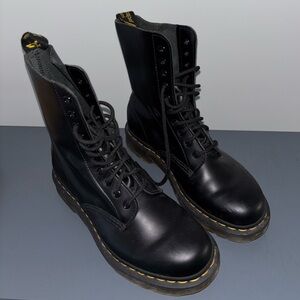 Dr Marten Lace-Up Boots